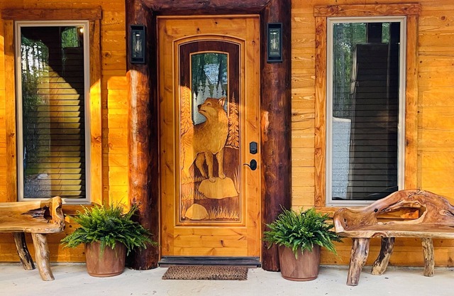 🔥”New 2024! Wolf Creek Log Cabin” Unique hot tub, pool table, creek, fire pit🔥