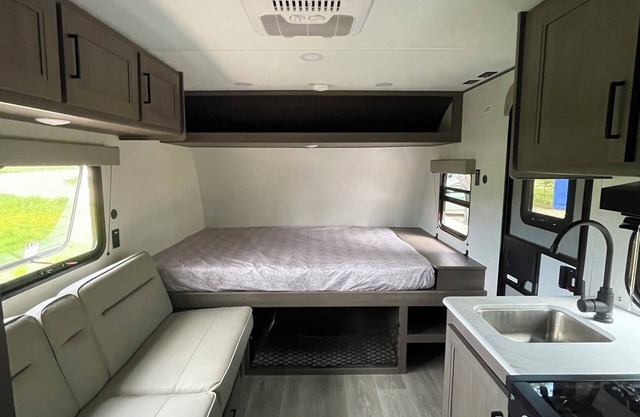 NEW 2025 RV, 1 Bedroom WiFi AC in Serene Winterport with Coast and Bangor nearby