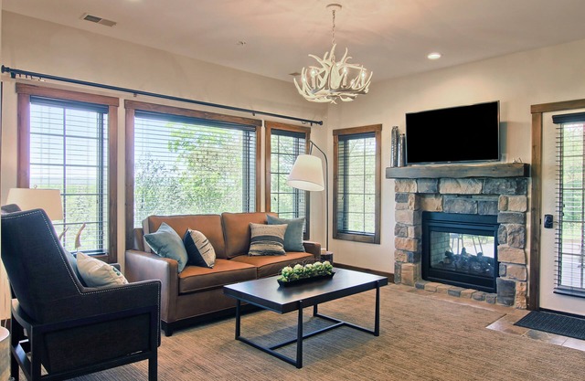 New 2BR Ski In/Ski Out Creekside Condo | Complete Remodel | Private Hot Tub