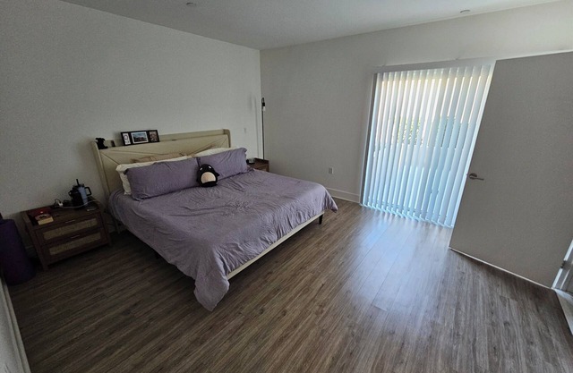 NEW 3-bedroom apartment in Heart of Hollywood WiFi AC Patio 65" TV PS5