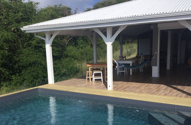New 3 bedroom villa with swimming pool in a quiet area 4km from the sea