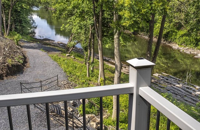 New 300 foot Private Waterfront. Modern 3 bedroom home, Kayaking Swimming