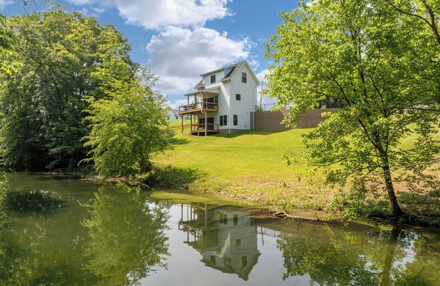 New 3b/3ba waterfront construction on the South Holston River 1 mile from town.