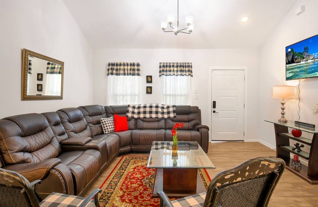 NEW! 3BD 2BA Family & Pet-Friendly W/D Large Rooms