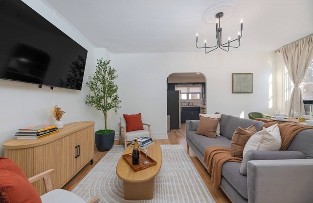 New! 3Bedroom GEM Just 15 minutes to NYC with WiFi, AC, Prime Location