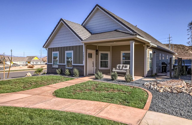 New | 4 Bed | lazy river | pool | minigolf | BI