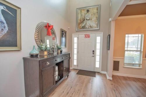 New 5 Star Luxury Home Sleeps 22 Near Airport