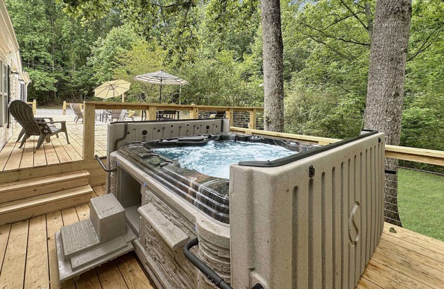 New 6BR -10 acres |Game room & Bunk room| Hot Tub