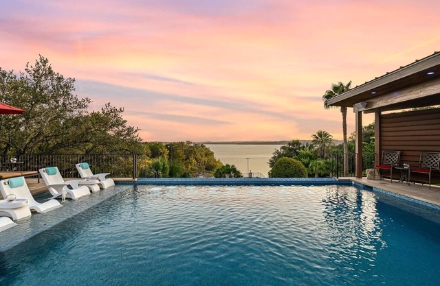 NEW Above Palms I Pool&Spa I Views I Lake Travis I Family Fun I Services
