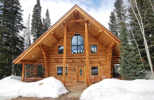 NEW ABSOLUTE TRANQUILITY! Log cabin, professionally decorated, stunning view