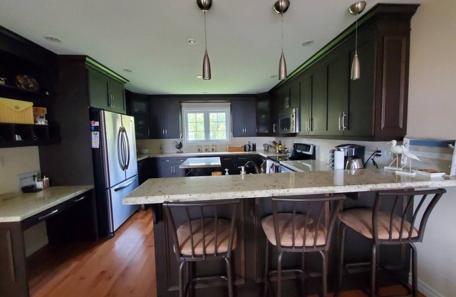 New and Cozy Lakefront cottage under 1.5hr North of Toronto. Kid-Friendlyn