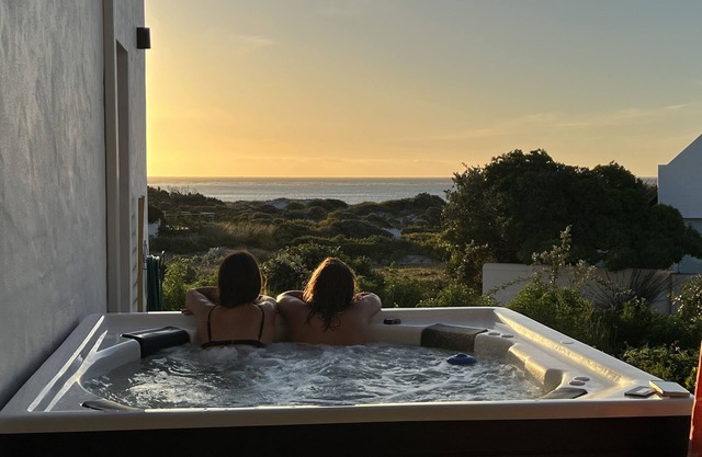 New and gorgeous Beach House with Hot Tub steps from Long Beach's surf breaks