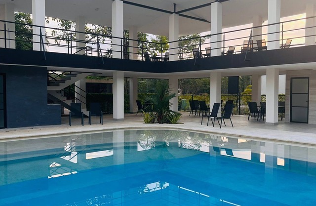 New and modern apartment. A few steps to the pool and a few minutes to the beach