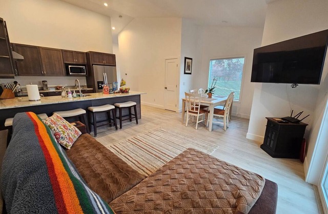 New and Spacious Townhouse in the Heart of Wenatchee - Unit A
