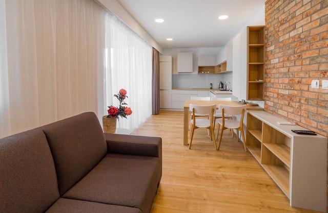 New apartment by the Sunny Lakes suitable for business trips or vacation rentals