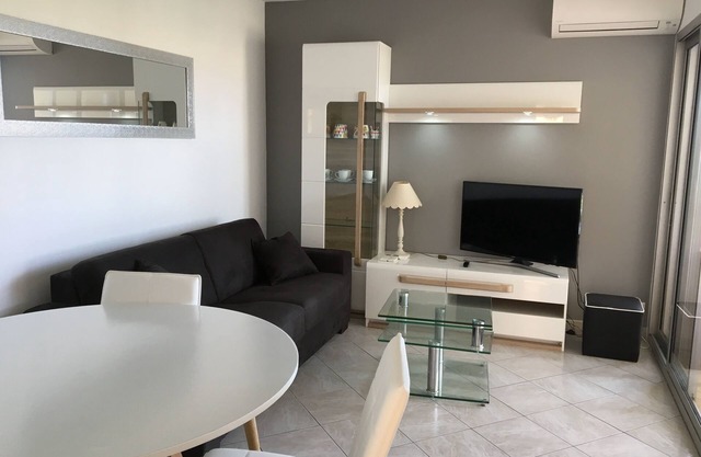 New apartment with air conditioning T2, classified 4 * SEA VIEW with SWIMMING POOL private garage