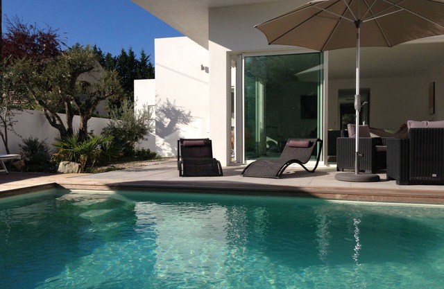 New architect house, quiet with heated pool