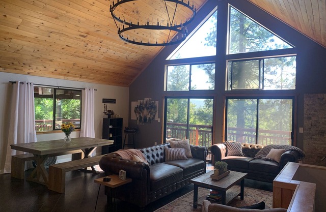 New! *Arnold Treehouse* Updated, Sleeps 12, K9OK