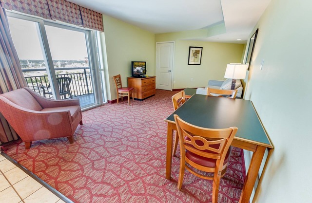 New Bay View Resort,Great Location,Boardwalk,Pools