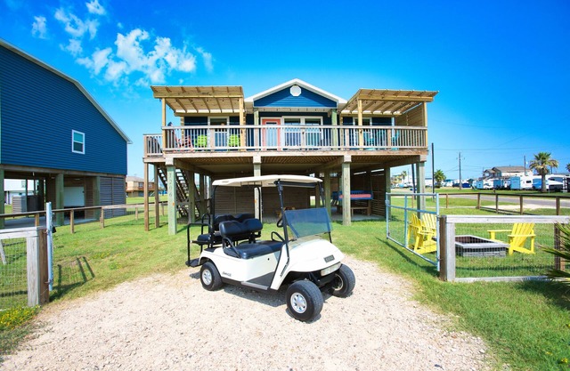NEW: Beach House 3-Bed/2-Bath with Ocean View & Golf Cart - Great Beach