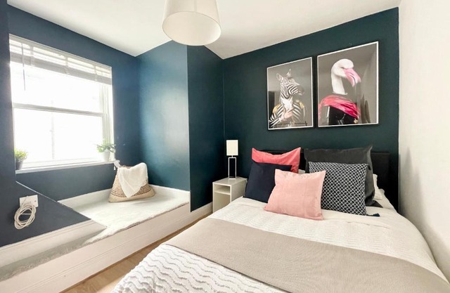 *NEW* Beautiful 2 Bedroom House in Central Location