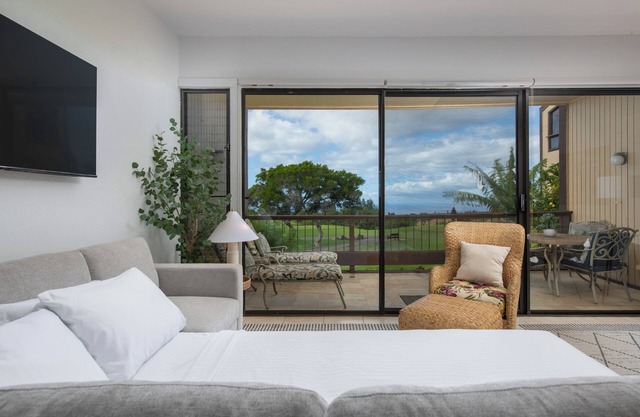NEW! Big Island Stay with Private Lanai, Golf Course, Pool, Pickleball, & Views!