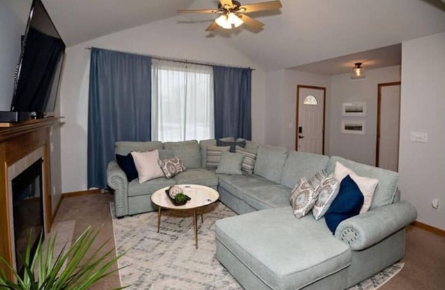 New Buffalo Beauty/Beach House w/Hot Tub!