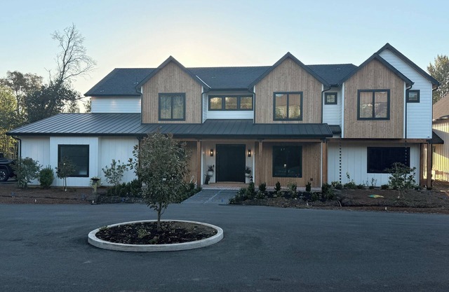 NEW build! 20 acres, Sauna, Theater, Games, Sport Ct, Turf, Outdoor Kitchen, Gym