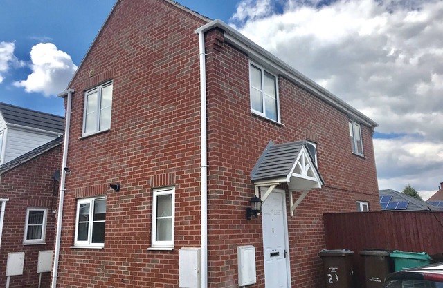 New Build self contained House in cal de sac, away from main roads