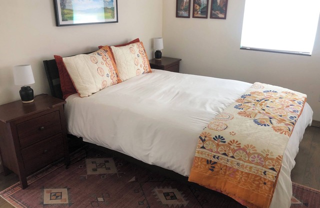 New Carbondale apartment with access to trails, restaurants, 45 min. to Aspen