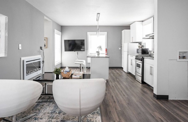 New Castle Retreat, Stay in Style for Gen Con!
