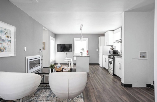 New Castle Retreat, Stay in Style!