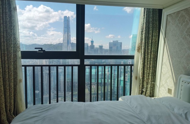 New CBD high-rise 3-brm LOFT, Huaxun Center, Luohu