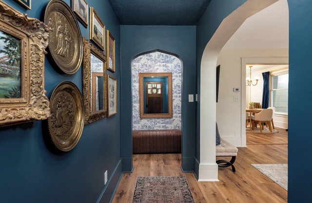 NEW - Charming 1 Bed Historical Home - Steps to Downtown Midland