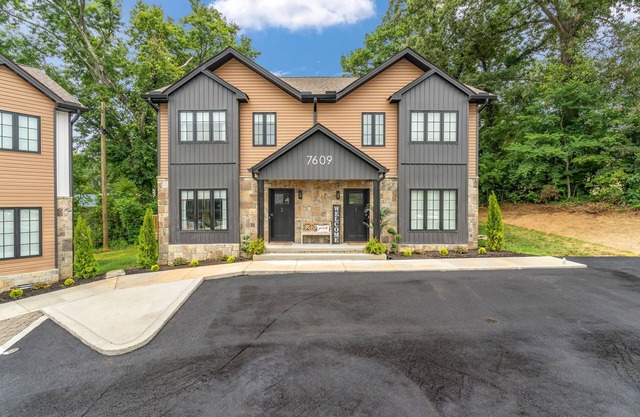 New, charming 3-bedroom townhome with all amenities in convenient location