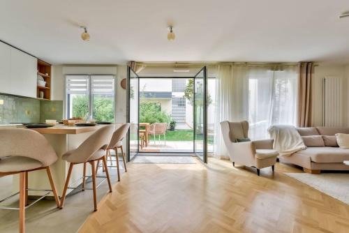 New Charming Duplex Flat and Garden Oasis-Boulogne
