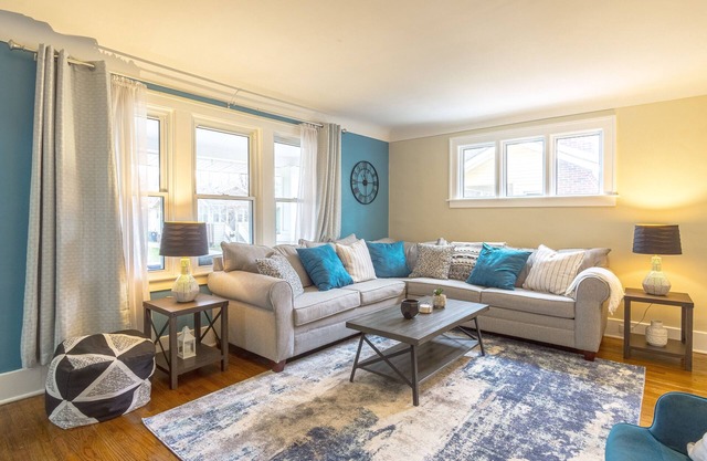 New! Charming Historic Home, Walkable To Downtown Royal Oak