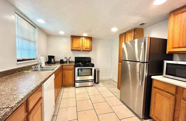 New! Charming Home, WIFI, TV, & Great Value