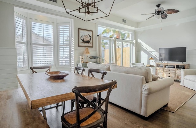NEW! Coastal Chic 2BR Condo in Carillon. Pools, Pickleball, Beach Chairs & Wagon