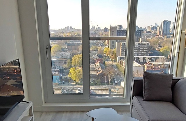 New! Comfortable 2 Bed 2 Bath in Heart of Downtown