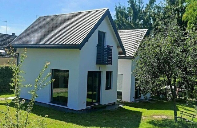 New, comfortable holiday home by the sea