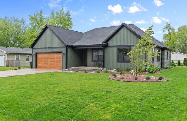 New Construction! Community beach access on beautiful Lake Elizabeth!