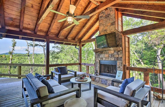 New Construction Multi-Level Cabin with Hot Tub