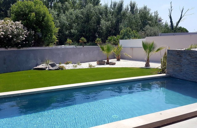 New contemporary villa with private pool 400 M from the sea