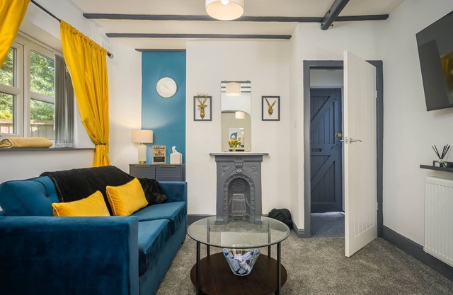 NEW! Cosy Cottage, Sleeps 7, Parking, Smart TV