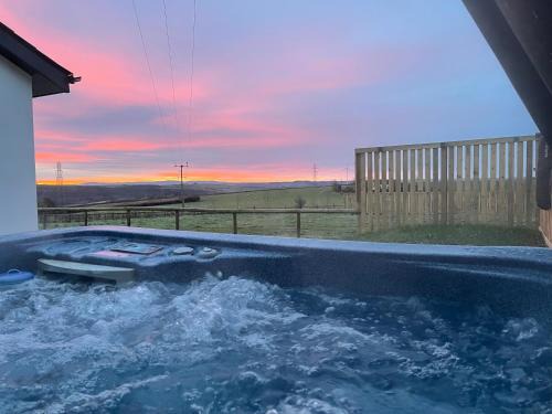 NEW! Country boutique escape . HOT TUB