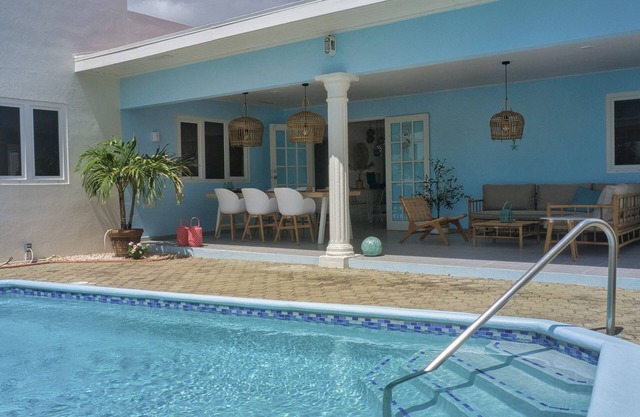 NEW ! Cozy Casa - Three Bedroom Villa, Sleeps 6