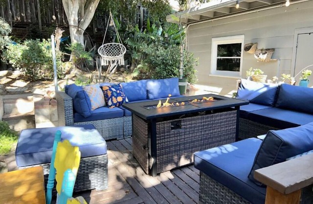 New Cozy Studio 2 Queen Beds, Kitchen Walk to Water