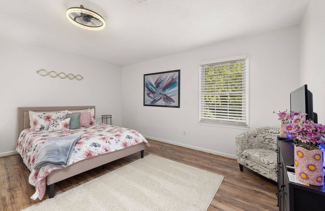 NEW Cozy Townhome w/Pool, Patio, Dogs Welcome