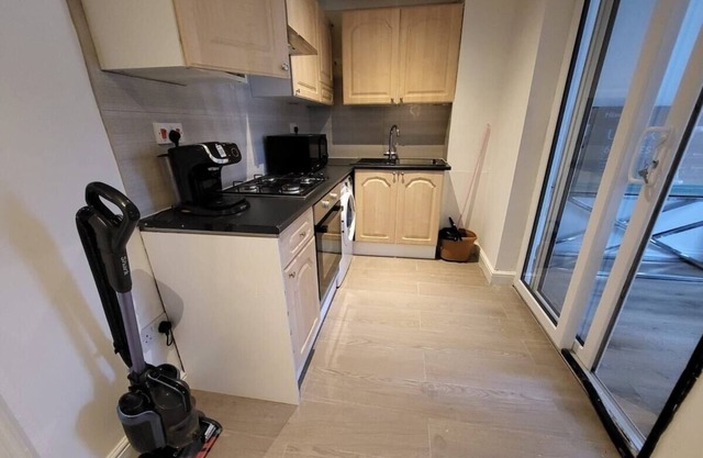 New Croydon:Near Waddon Station!